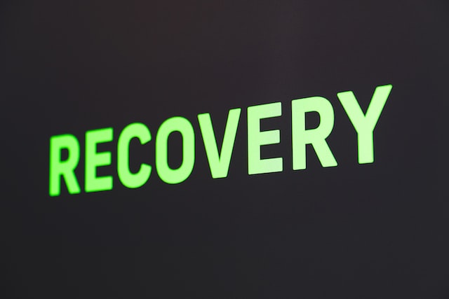 Recovery Schriftzug